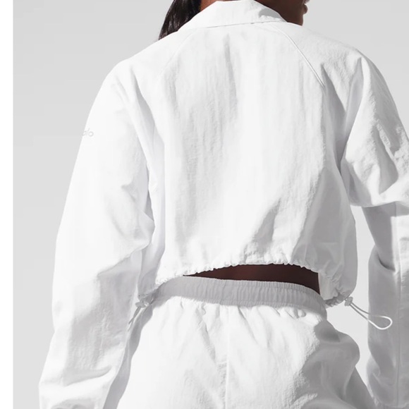 NWT Alo Alumni White Cropped Pullover - Picture 4 of 4